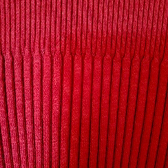 FALL BURGUNDY! Ribbed Knit 3- Season Sweater. NWOT - Picture 2 of 4